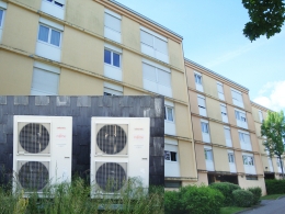 Dans l’Ain, un bailleur social a choisi de remplacer les anciennes chaudières fioul par deux chaudières gaz et deux pompes à chaleur.