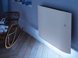 Ce radiateur Divali (Atlantic) produit non seulement une chaleur douce et naturelle, grâce à sa façade chauffante et à son corps de chauffe en fonte, mais il est en plus doté d’une fonction éclairage par LEDS