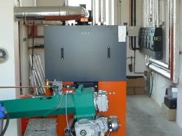 En remplaçant une chaudière bois déchiqueté par une chaudière polycombustible, l’installateur a créé de nouvelles perspectives pour une petite commune rurale.