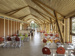CTA et conduit pré-isolé pour un restaurant scolaire