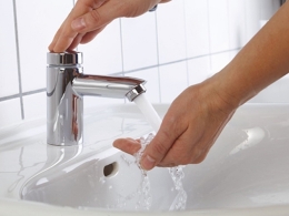 Robinet de lavabo à fermeture temporisée