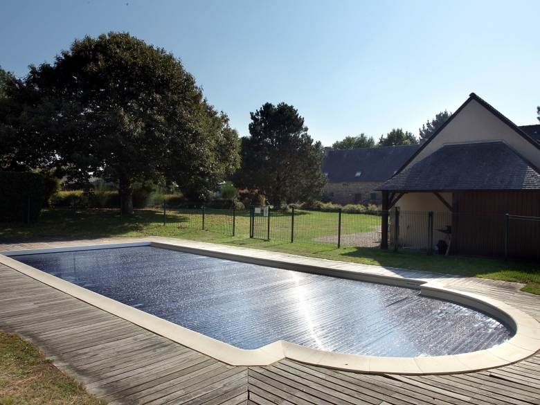 Avec ses lames polycarbonates solaires, la société Del a obtenu un trophée d’or aux 11èmes Trophées de la piscine dans la catégorie «développement durable». Elles permettent d’allonger d’un mois l’utilisation de la piscine.