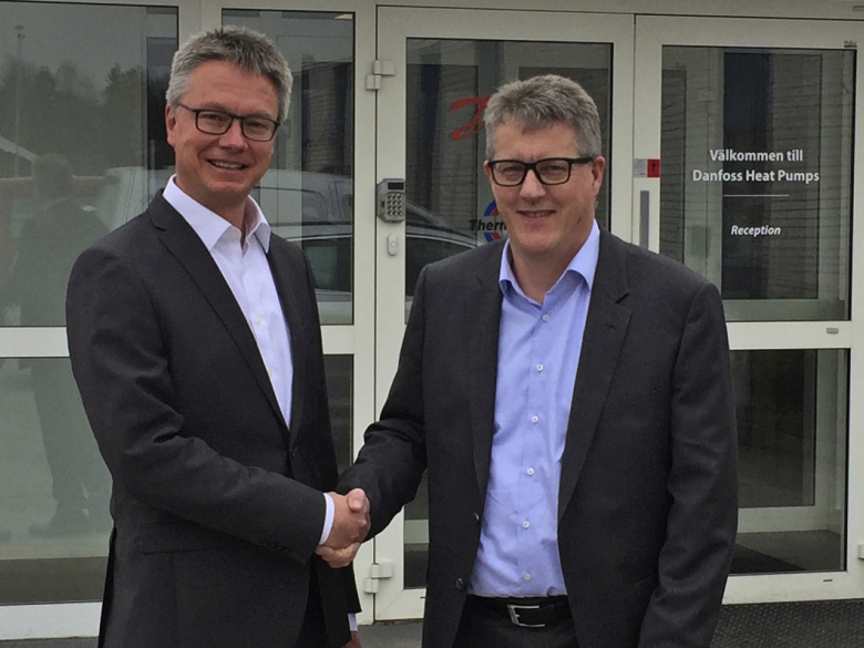 Dr. Kai Schiefelbein (à gauche), directeur général du groupe Stiebel Eltron, et Troels H. Petersen, responsable de la stratégie d'entreprise, Danfoss A/S.