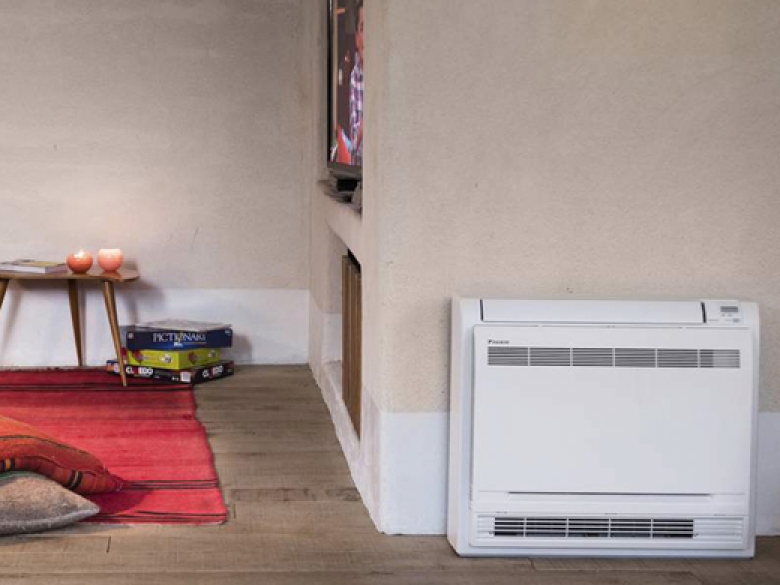 La console réversible FVXM-F issue de la gamme Bluevolution de Daikin fonctionne au R32