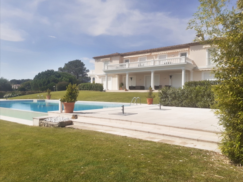 Quand une villa de luxe remet de l’ordre dans ses tuyaux