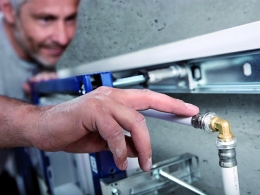Geberit Volex se compose de tubes multicouches en coloris blanc pour une installation en apparent ou en encastré
